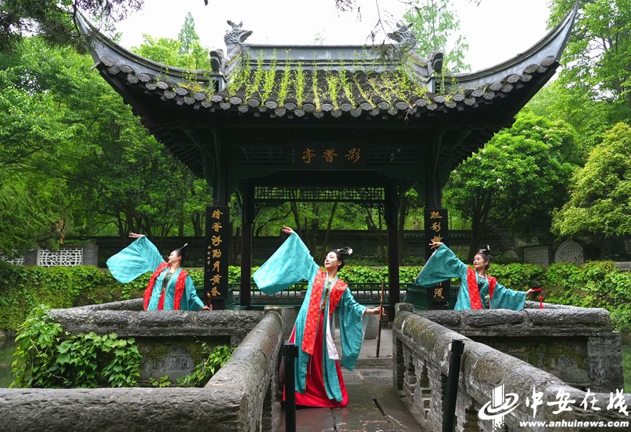 剑门关等全国多景区开展了"背诗词免门票"的创意活动,这其中也有安徽